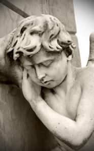 Statue praying